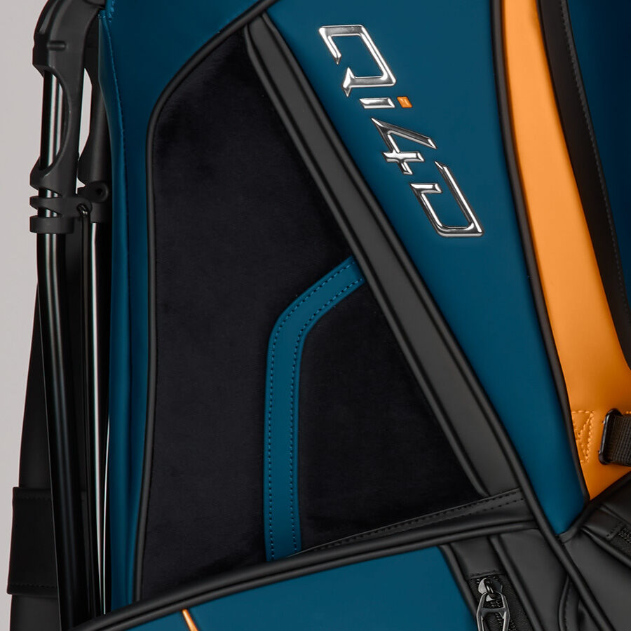 TaylorMade Tour Stand Bag Qi4D
